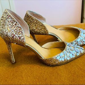 Jewel Badgley Mischka’s pointed toe shoes